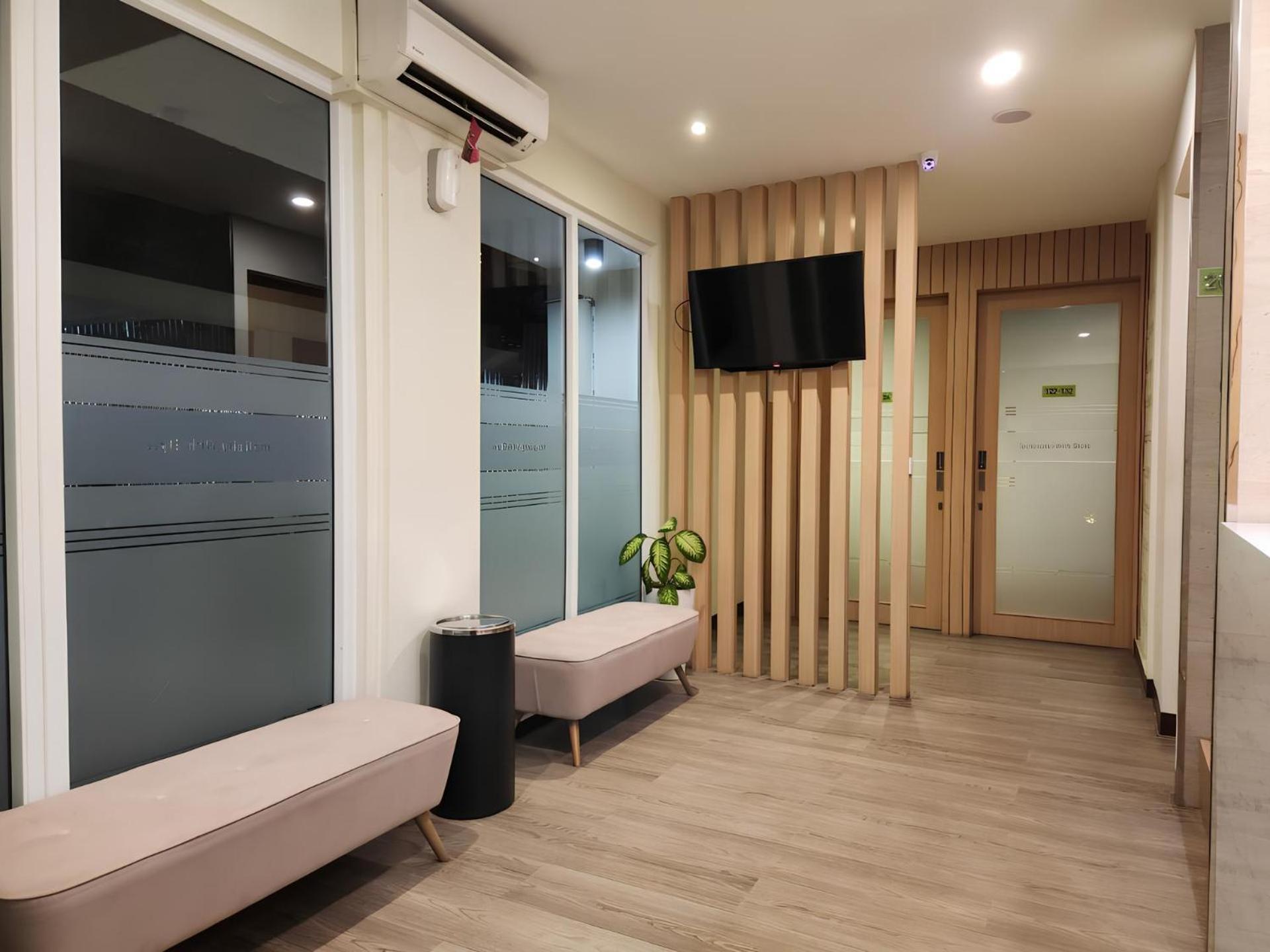 Whiz Capsule Hotel Thamrin จาการ์ตา ภายนอก รูปภาพ